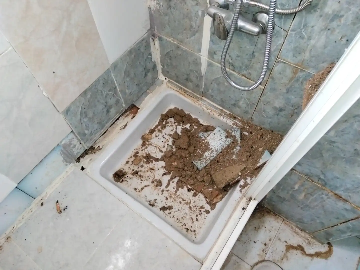 Bathroom of Flat for sale in Madrid