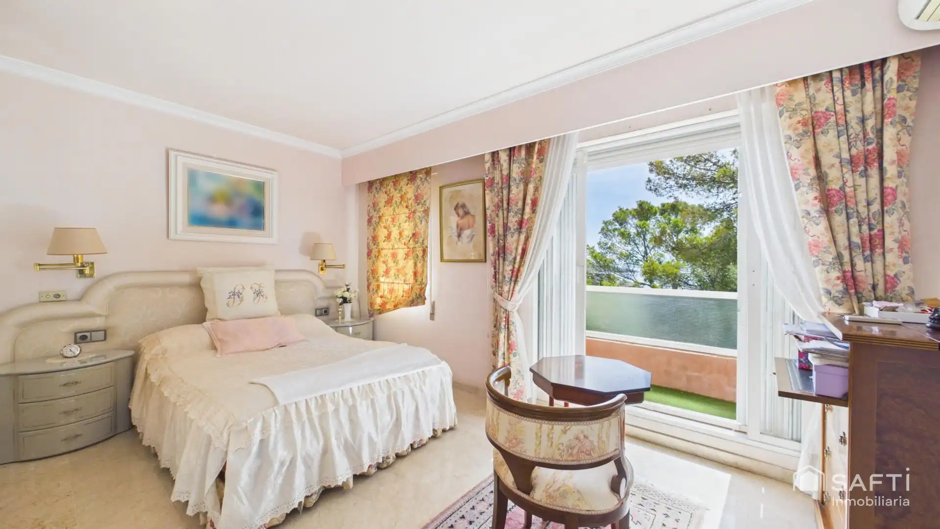 Bedroom of Detached homes for sale in Calvià  with Air Conditioner, Terrace and Balcony