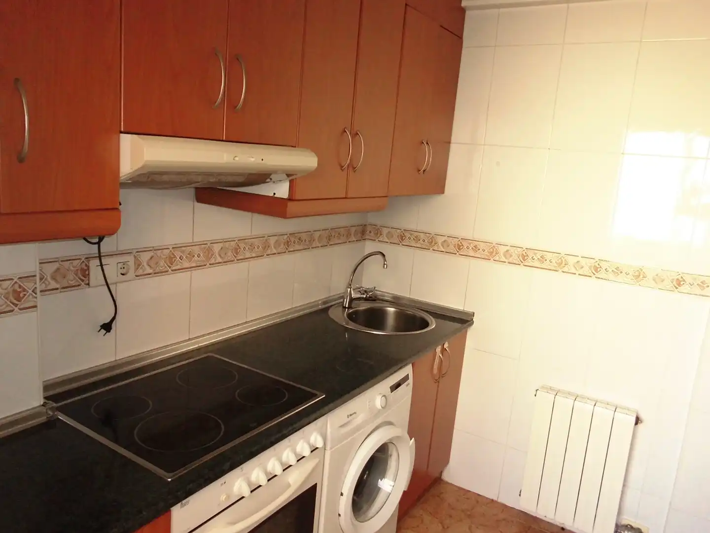 Kitchen of Flat for sale in Zaragoza  with Air Conditioner, Terrace and Oven