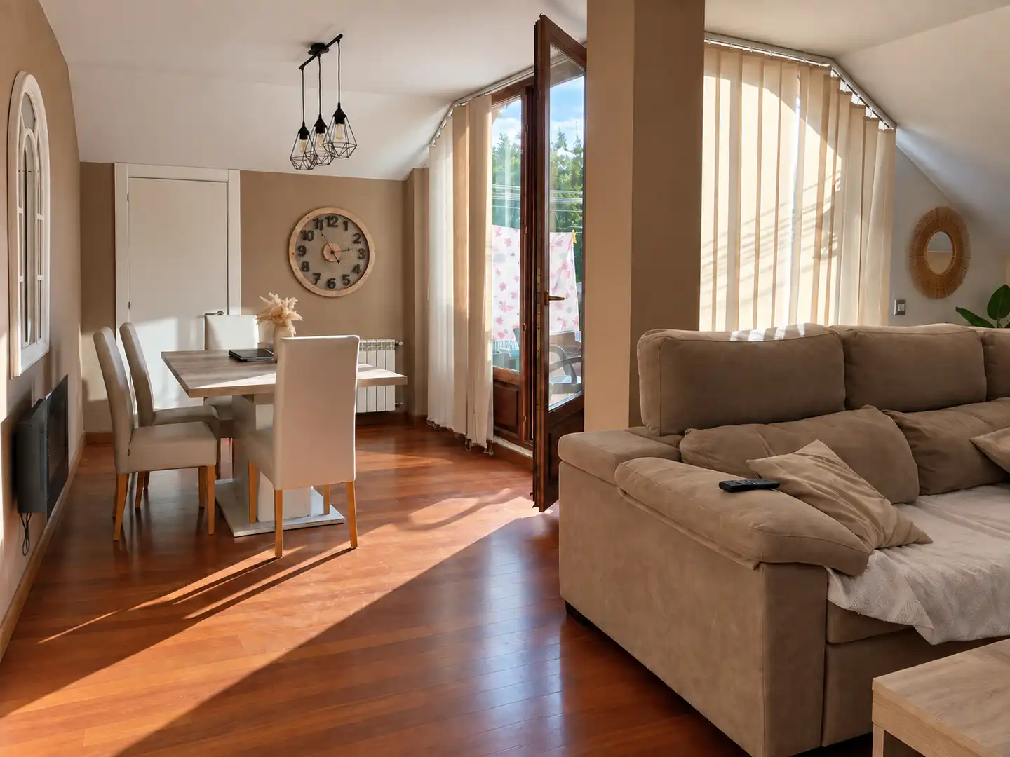 Wohnzimmer von Dachboden zur Miete in Santa María de Cayón mit Heizung, Terrasse und Abstellraum