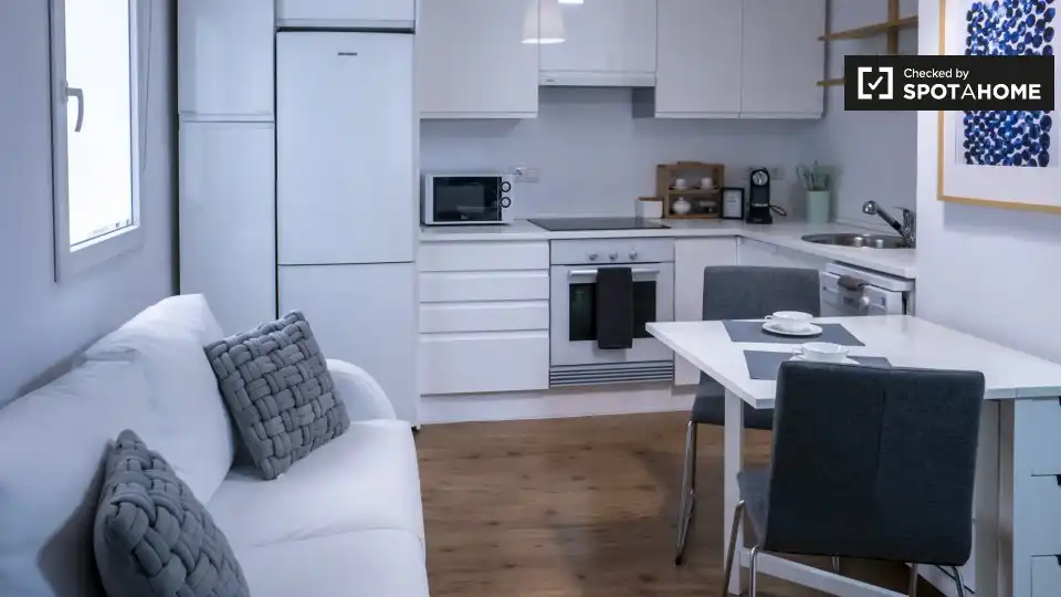 Kitchen of Flat for rent in Valencia  with Air Conditioner, Heating and Furnished