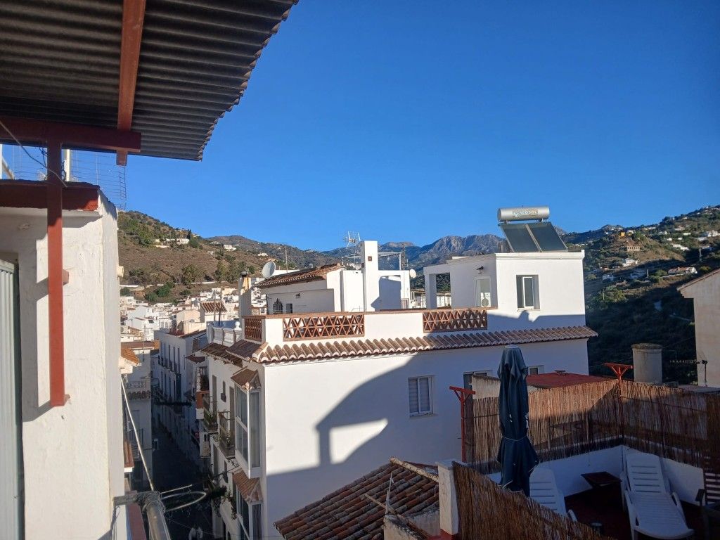 Vista exterior de Casa adosada en venda en Torrox amb Terrassa i Moblat