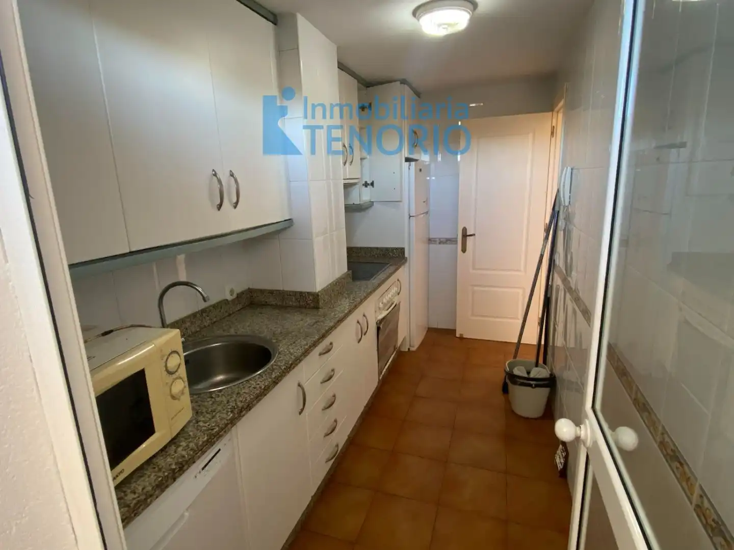 Küche von Dachboden zum Verkauf in La Antilla mit Terrasse, Abstellraum und Gemeinschaftspool