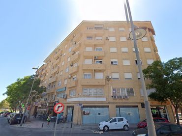 Baixos amb piscina en venda a C/ Álvarez Quintero