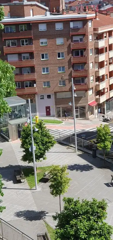 Vista exterior de Casa adosada en venda en Bilbao  amb Aire condicionat, Calefacció i Jardí privat