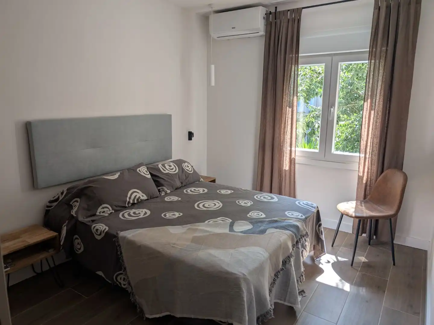 Dormitori de Apartament de lloguer en Badajoz amb Aire condicionat, Parquet i Moblat