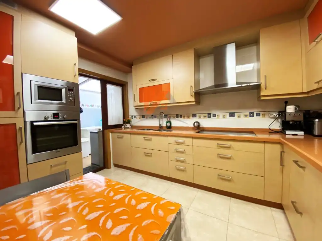 Kitchen of Flat for sale in Ames  with Oven