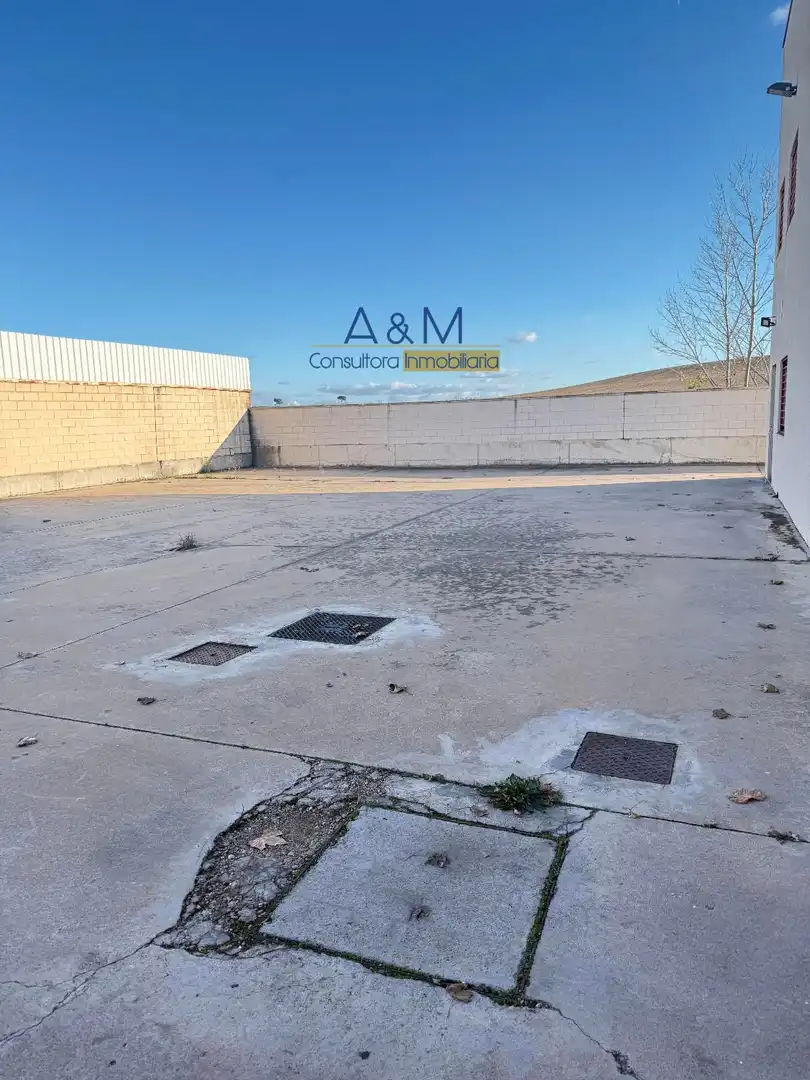 Exterior view of Industrial buildings for rent in Cistérniga  with Heating