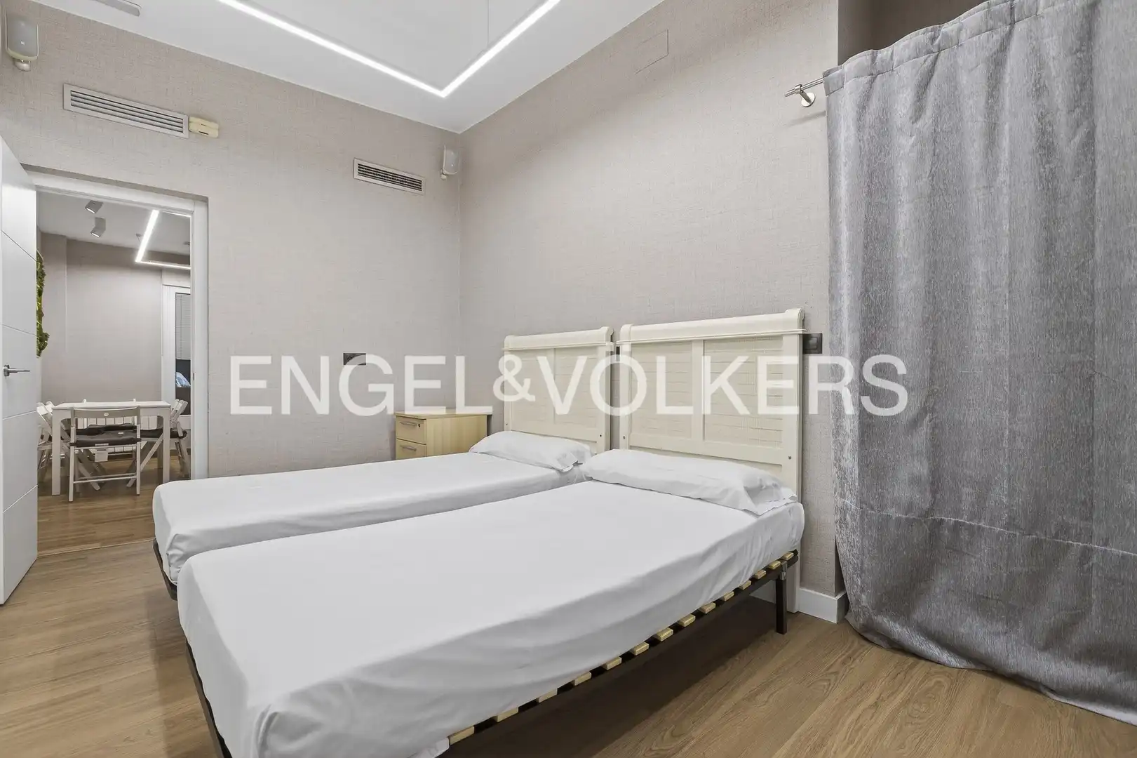 Bedroom of Houses for sale in Sevilla  with Air Conditioner, Heating and Parquet flooring