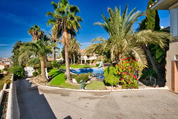 Vista exterior de Casa o chalet en venta en Rincón de la Victoria con Aire acondicionado, Calefacción y Jardín privado