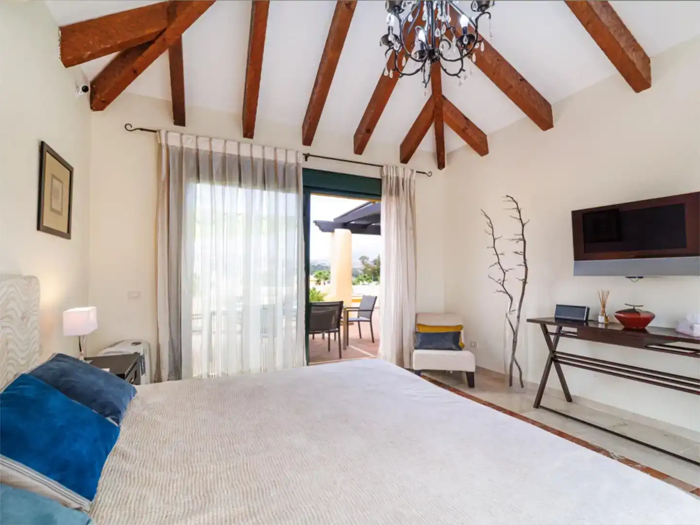 Schlafzimmer von Dachboden zum Verkauf in Estepona mit Klimaanlage