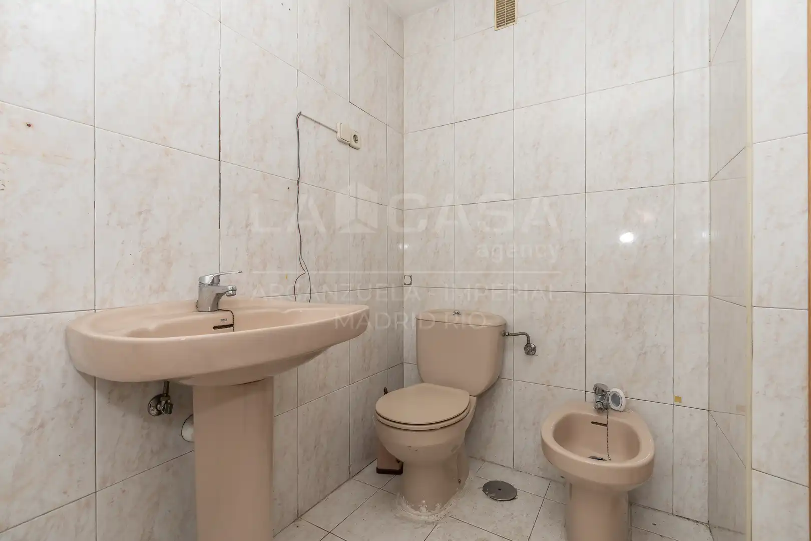 Bathroom of Flat for sale in Madrid  with Heating, Terrace and Balcony