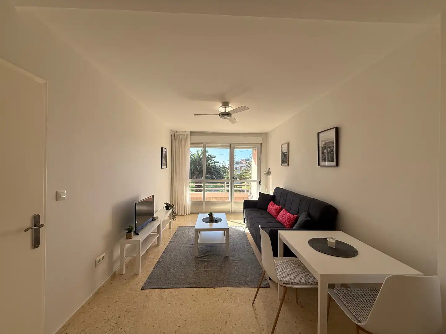 Living room of Apartments for rent in O Grove    with Terrace, Furnished and Oven