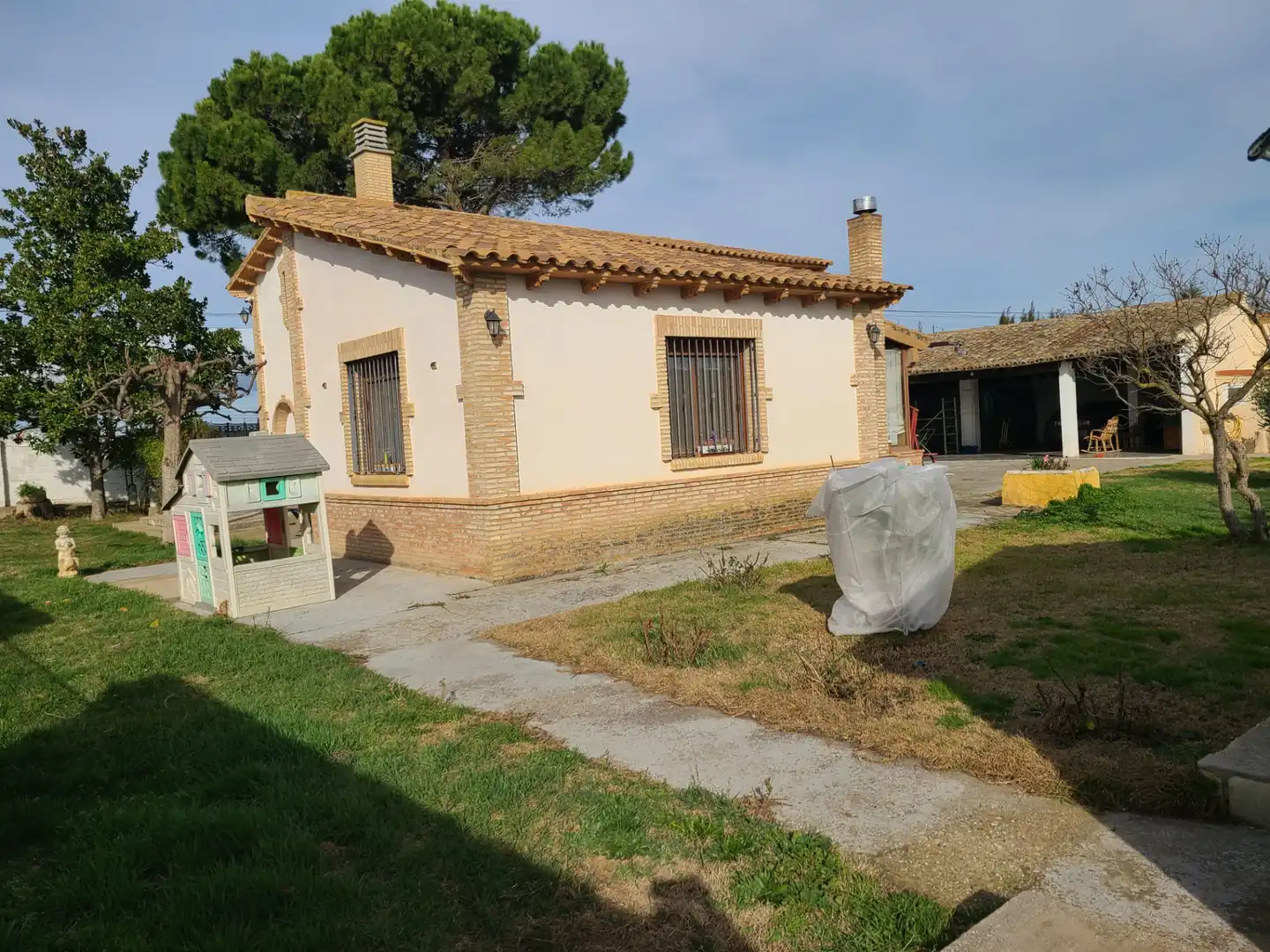 Jardí de Casa o xalet en venda en Zaragoza amb Aire condicionat, Calefacció i Jardí privat