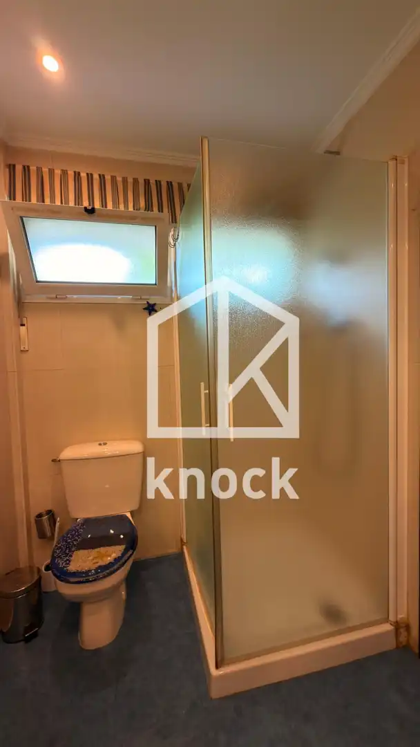 Bany de Casa o xalet en venda en Oviedo  amb Calefacció, Parquet i Terrassa