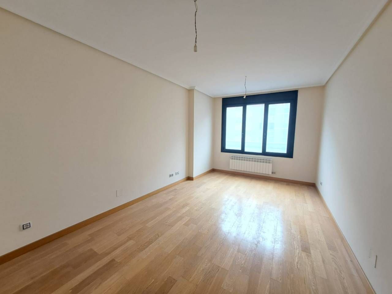 Sala de estar de Piso en venta en Burgos Capital con Calefacción, Parquet y Trastero