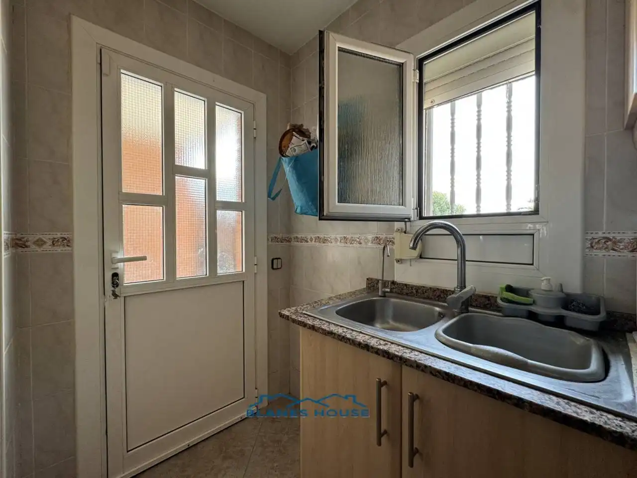Casa amb piscina en venda a Avenida Argimont 0, imagen 17