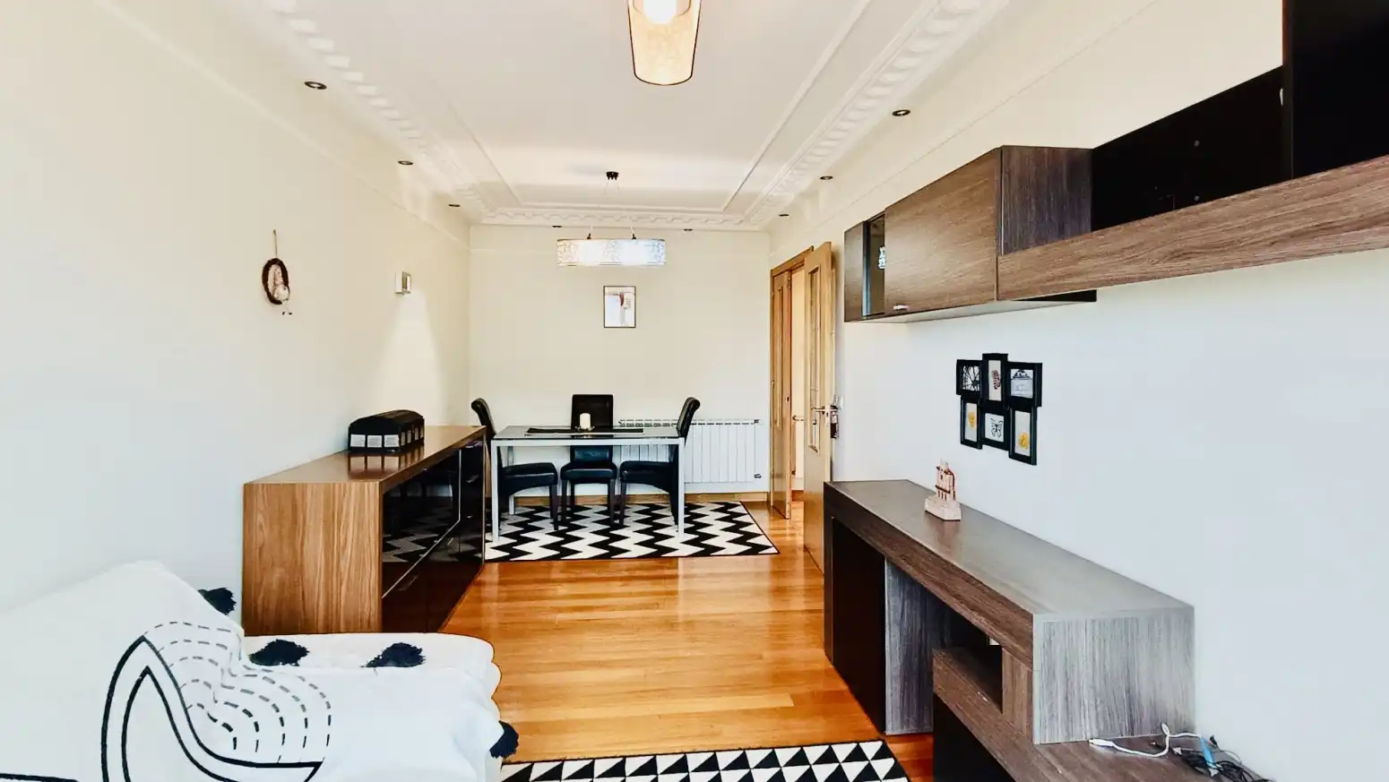 Wohnzimmer von Wohnung zur Miete in El Astillero   mit Heizung, Parkett und Möbliert