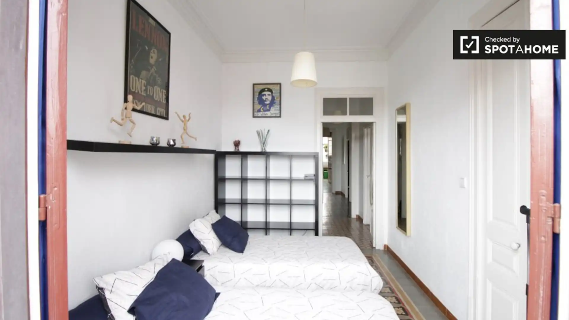 Bedroom of Flat for share in  Barcelona Capital  with Air Conditioner and Terrace