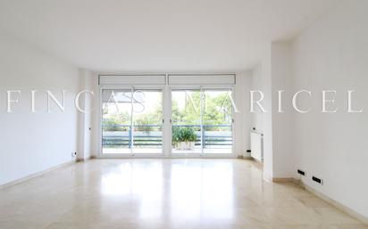 Sala d'estar de Pis en venda en Sitges amb Aire condicionat, Terrassa i Piscina