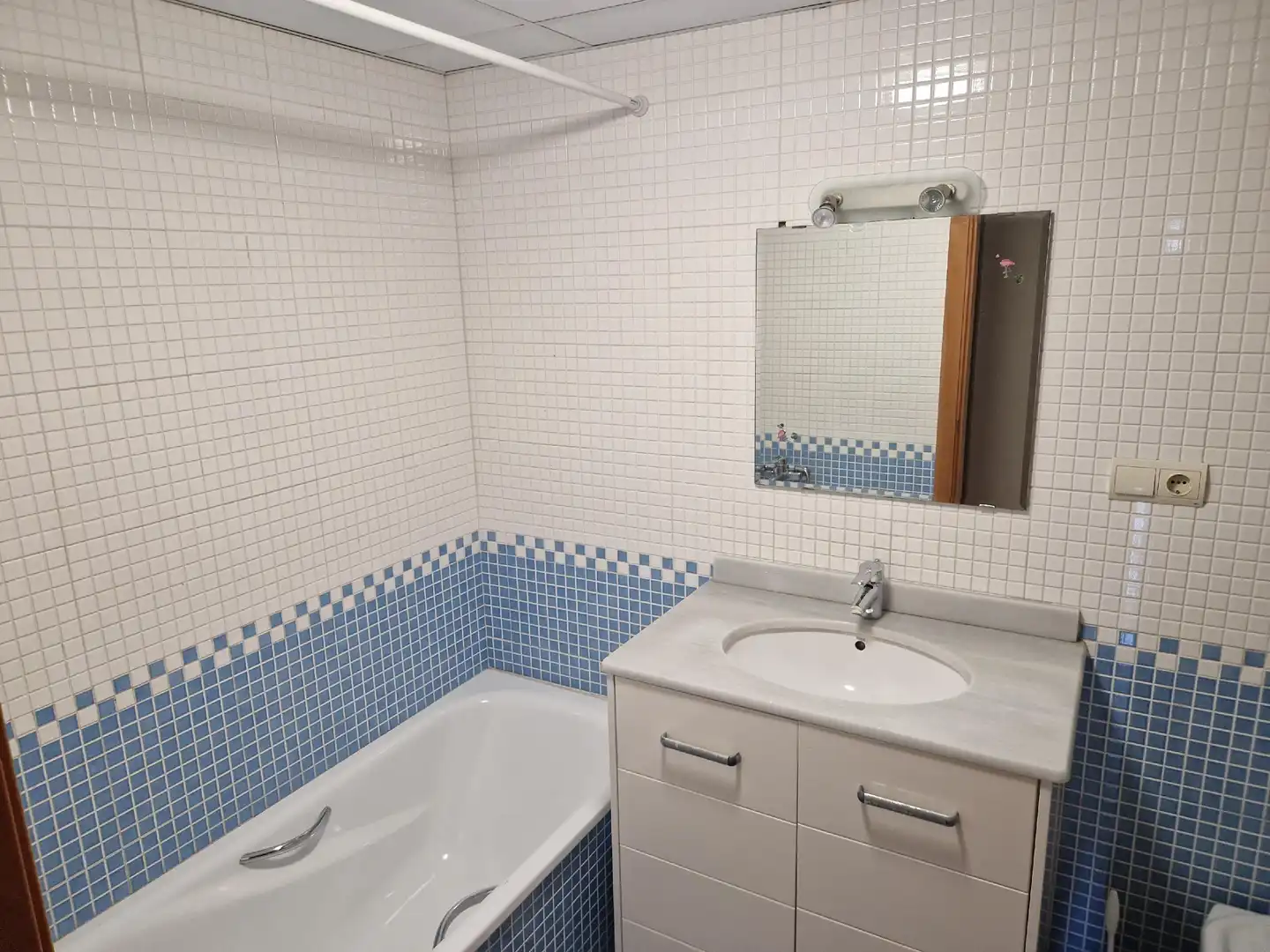 Bathroom of Flat for sale in Lleida  with Air Conditioner, Heating and Terrace