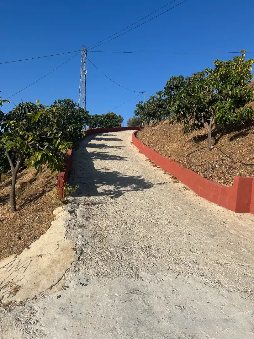 Vista exterior de Terreno en venta en Iznate