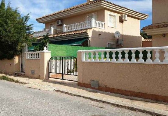 Vista exterior de Casa adosada en venta en Torrevieja