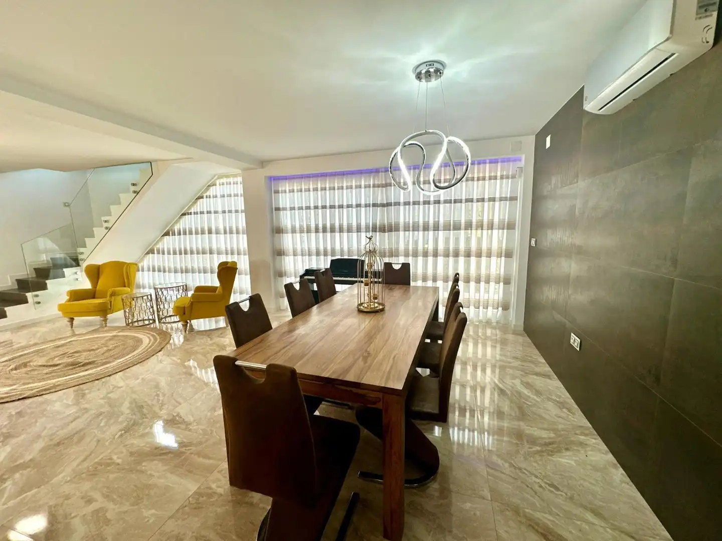 Menjador de Casa o xalet en venda en Alicante / Alacant amb Aire condicionat, Jardí privat i Terrassa