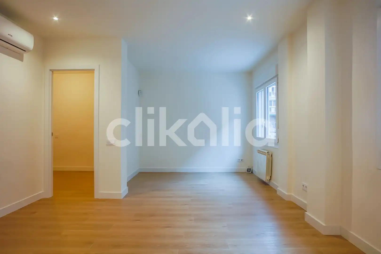Living room of Flat for sale in Madrid  with Air Conditioner and Heating