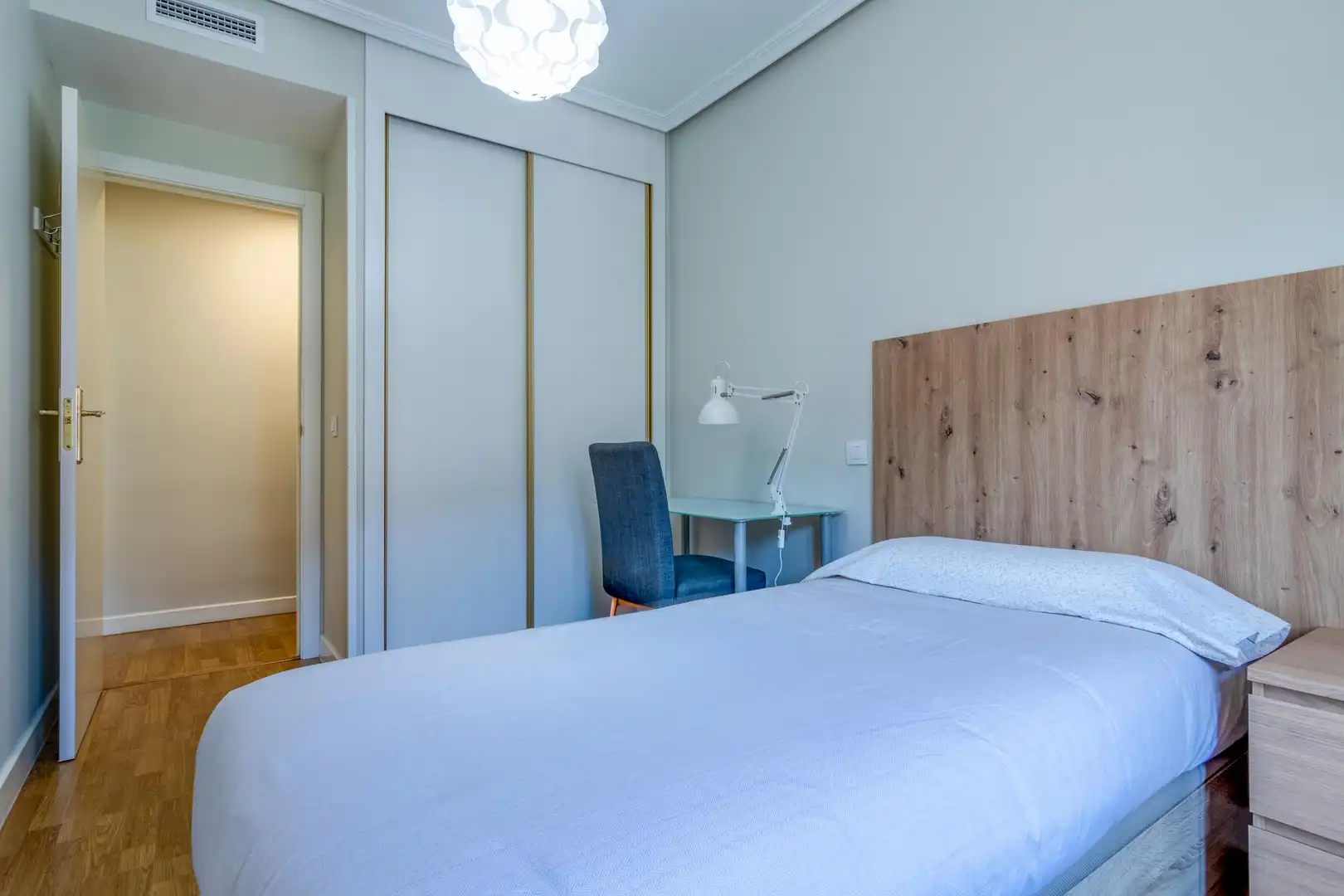 Bedroom of Apartments for sale in Las Rozas de Madrid  with Air Conditioner, Heating and Private garden