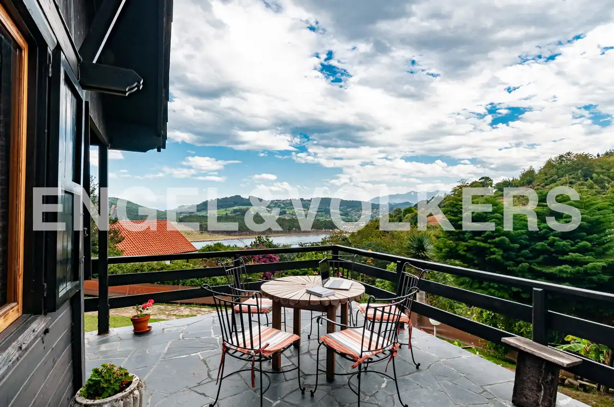 Terrasse von Haus oder Chalet zum Verkauf in Villaviciosa mit Heizung, Privatgarten und Parkett