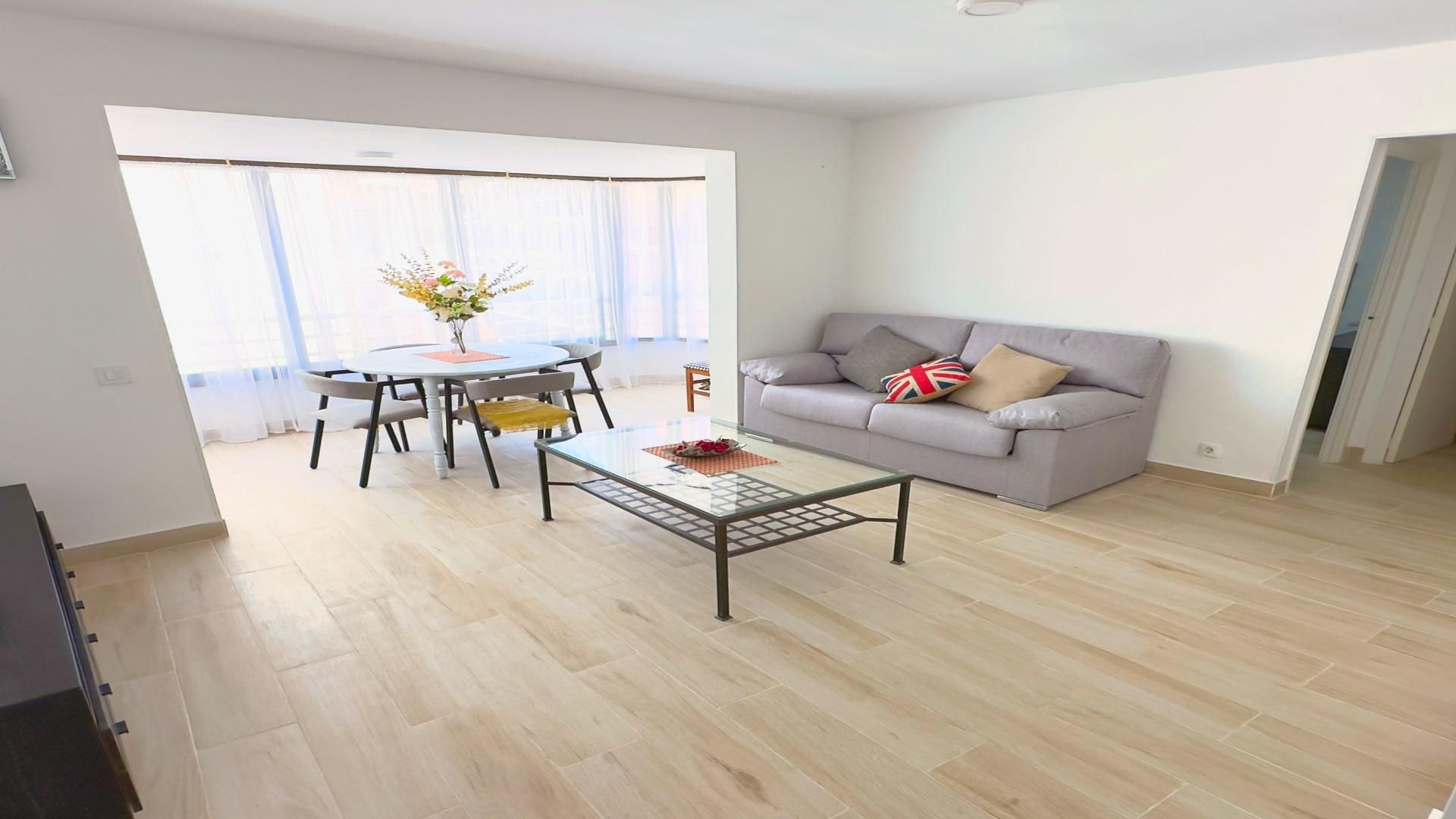 Living room of Flat for sale in Benidorm  with Heating, Parquet flooring and Balcony