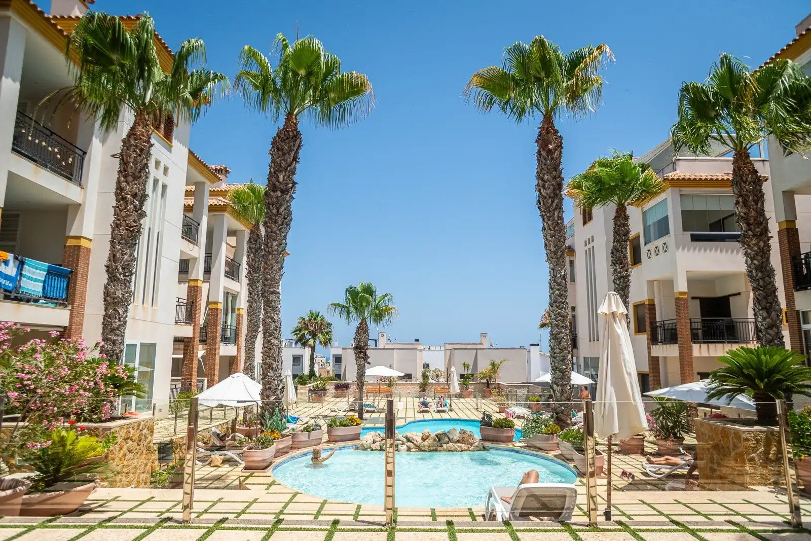 Piscina de Apartamento en venta en Guardamar del Segura con Calefacción, Jardín privado y Terraza