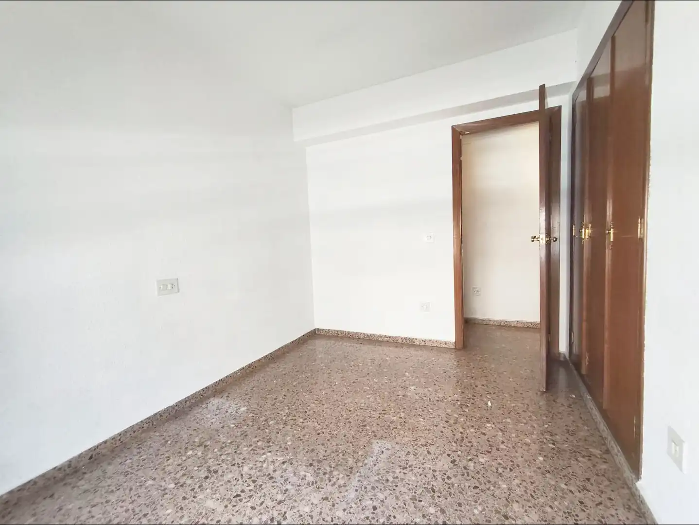 Flat for sale in Valencia  with Air Conditioner, Terrace and Balcony