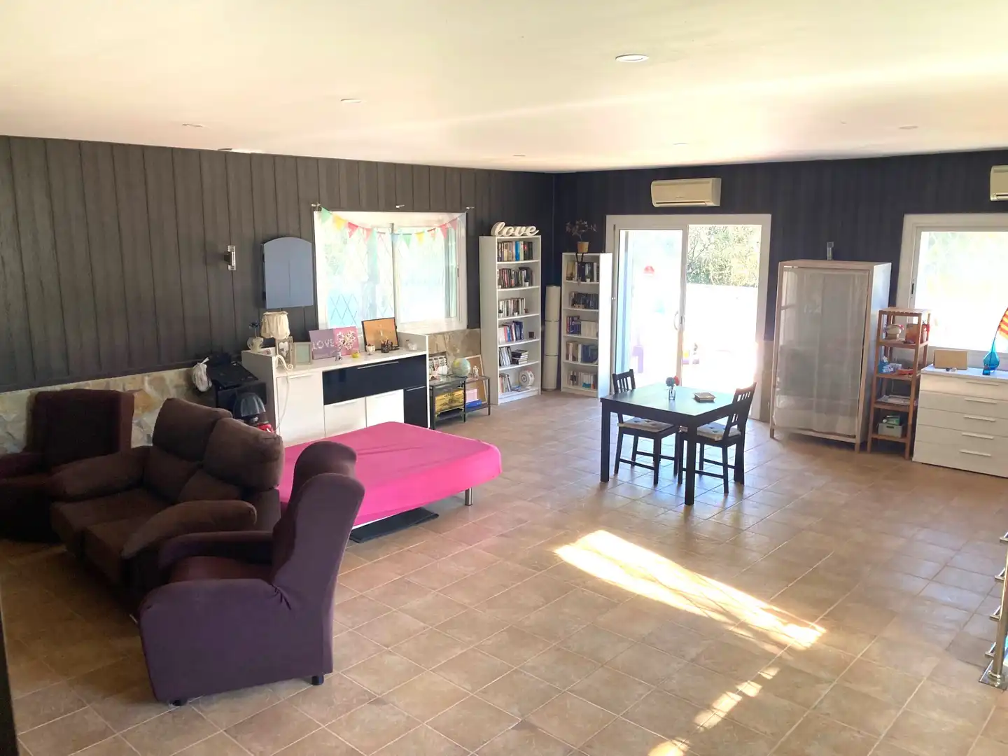 Sala de estar de Casa o chalet en venta en Corbera de Llobregat con Aire acondicionado, Calefacción y Jardín privado