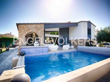 Xalet amb piscina en venda a Carrer Carlit