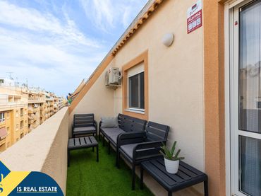 Penthouse with pool for sale in Playa de los Locos