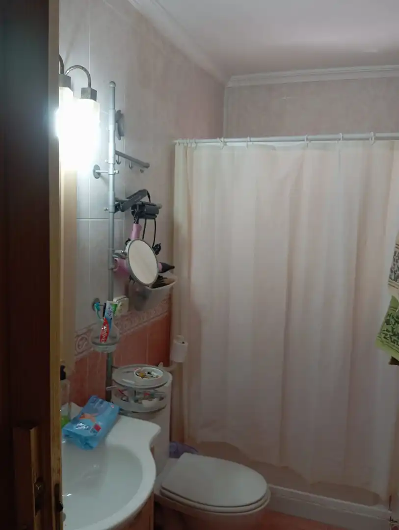 Bathroom of Flat for sale in Sevilla  with Air Conditioner, Private garden and Furnished
