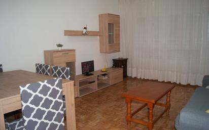 Sala d'estar de Pis en venda en Ávila Capital amb Piscina