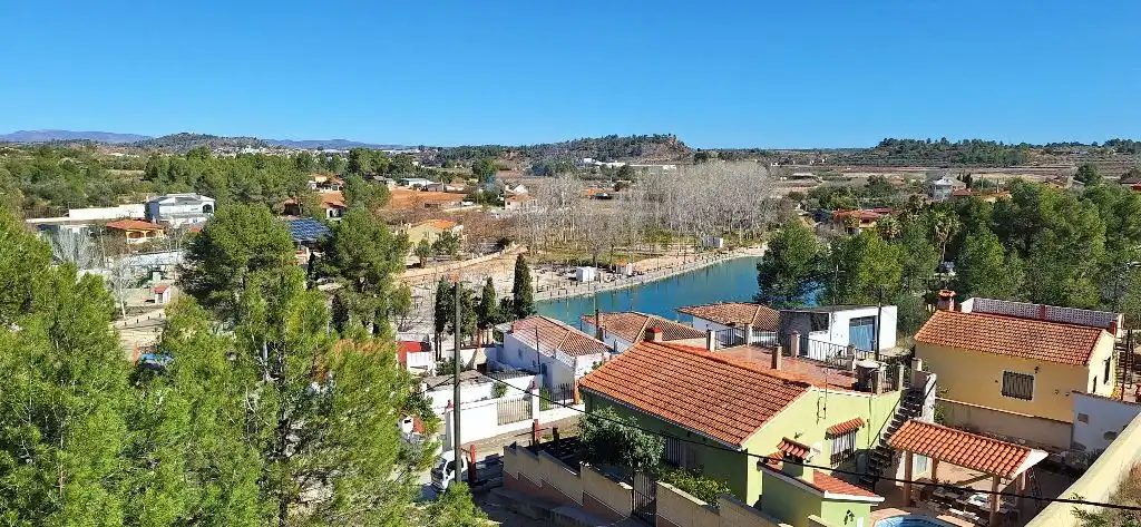 Vista exterior de Casa o xalet en venda en Navarrés amb Jardí privat, Terrassa i Piscina