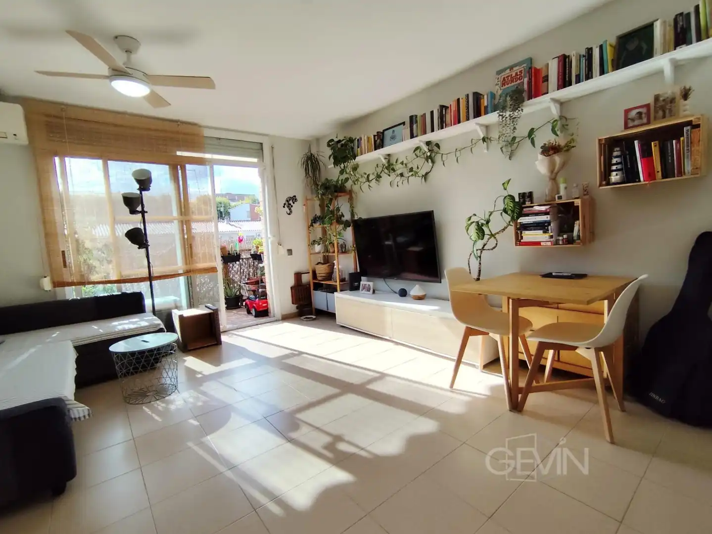 Sala de estar de Piso en venta en Santa Perpètua de Mogoda con Aire acondicionado, Trastero y Balcón