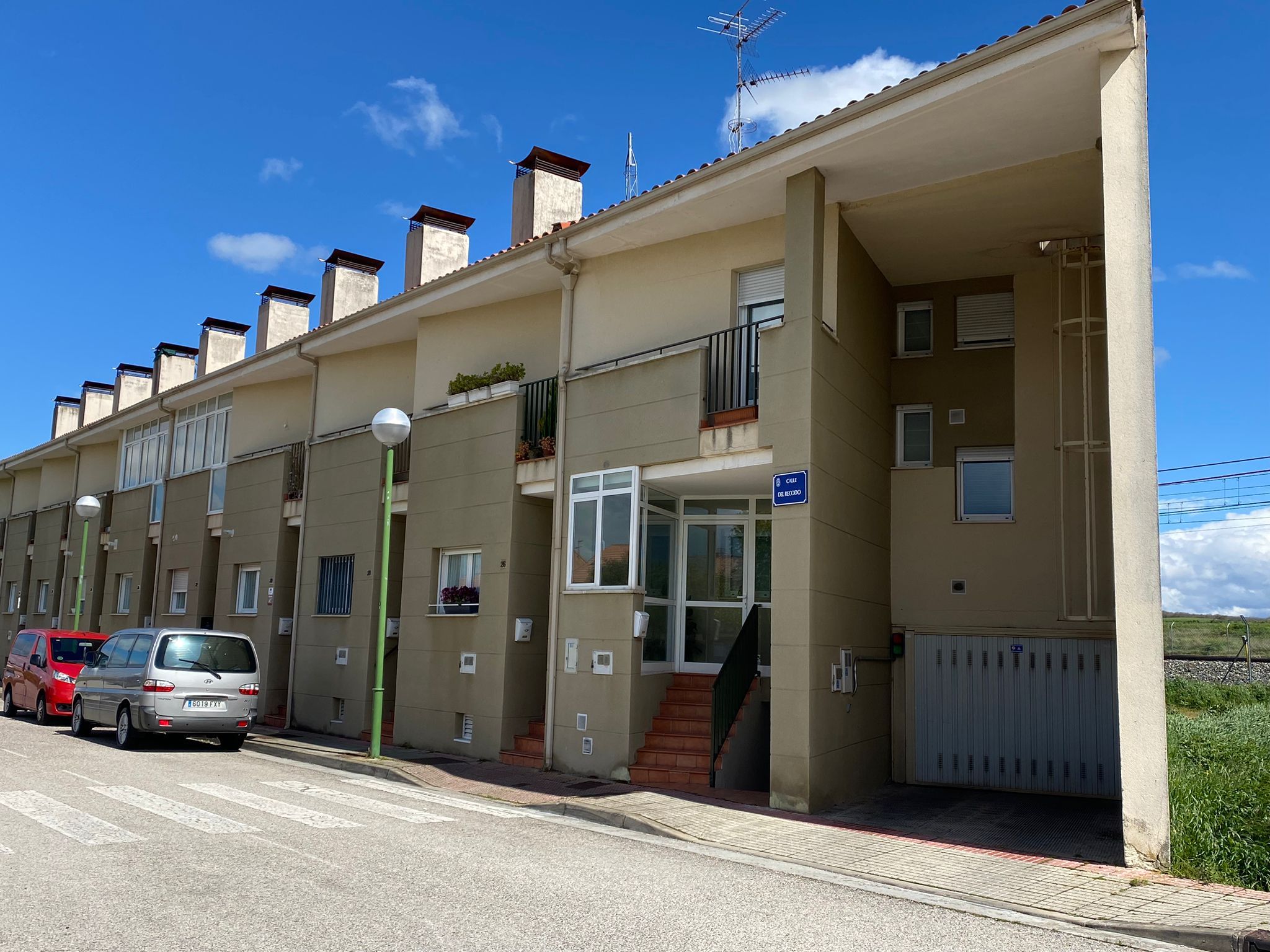Vista exterior de Dúplex en venda en Burgos Capital amb Calefacció, Parquet i Terrassa