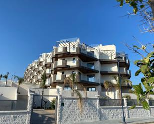 Vista exterior de Àtic en venda en Torrox amb Aire condicionat, Jardí privat i Traster