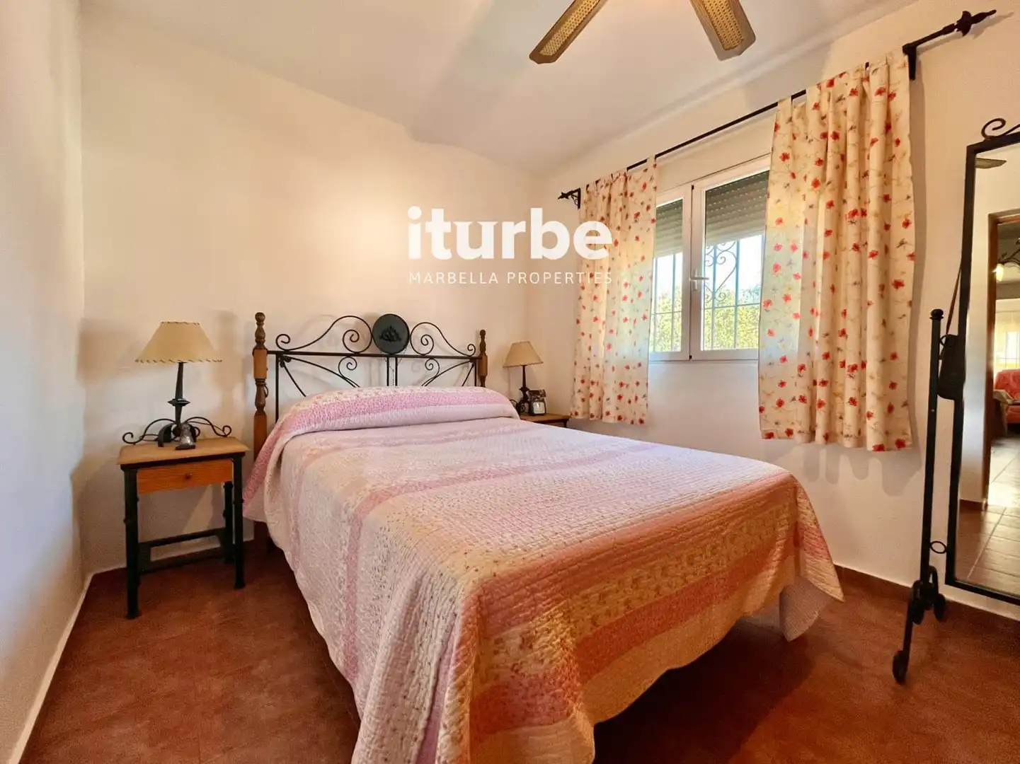 Habitación de Casa adosada en venta en Marbella con Aire acondicionado, Terraza y Horno