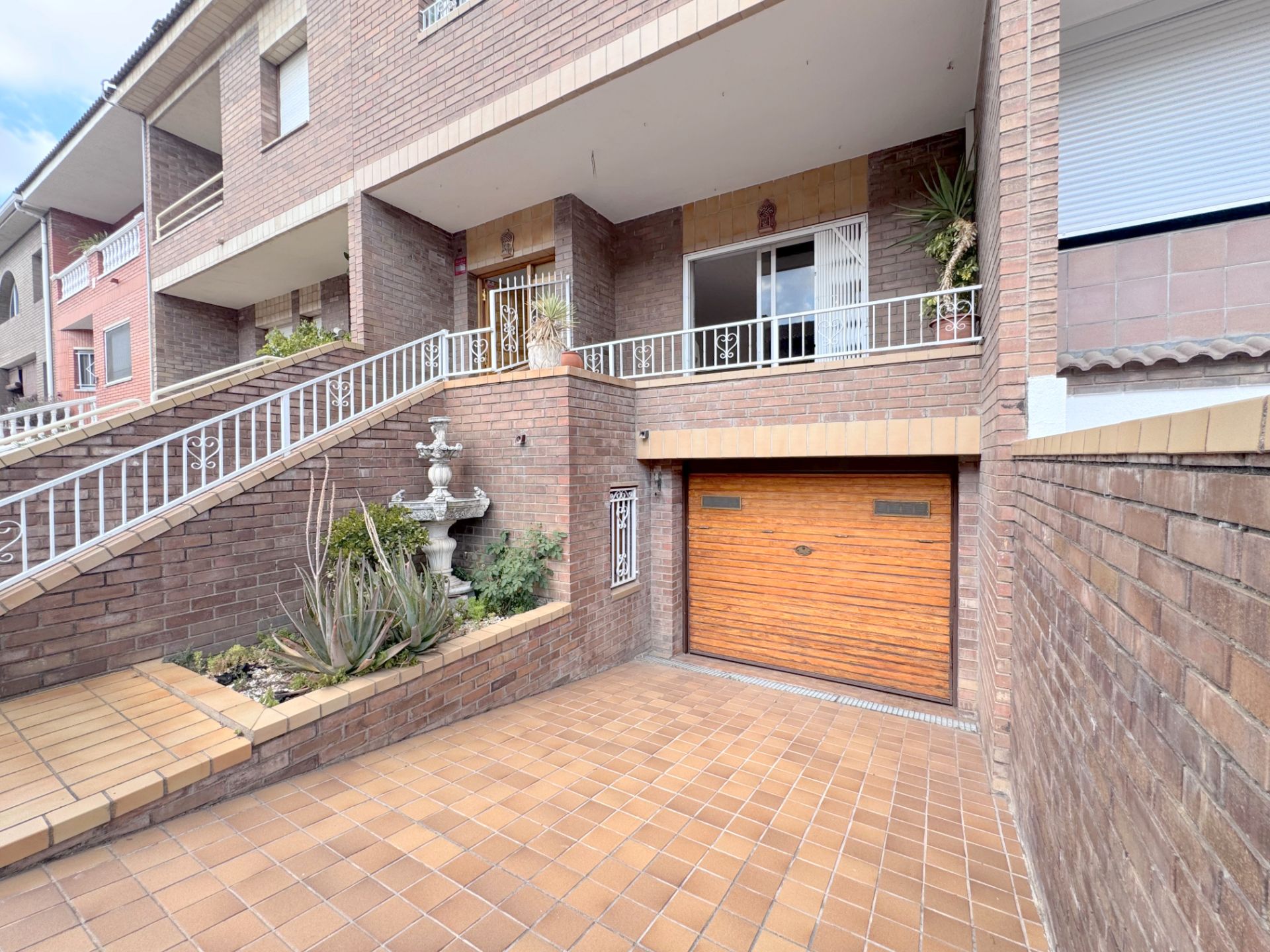 Exterior view of Single-family semi-detached for sale in Granollers  with Air Conditioner, Heating and Private garden