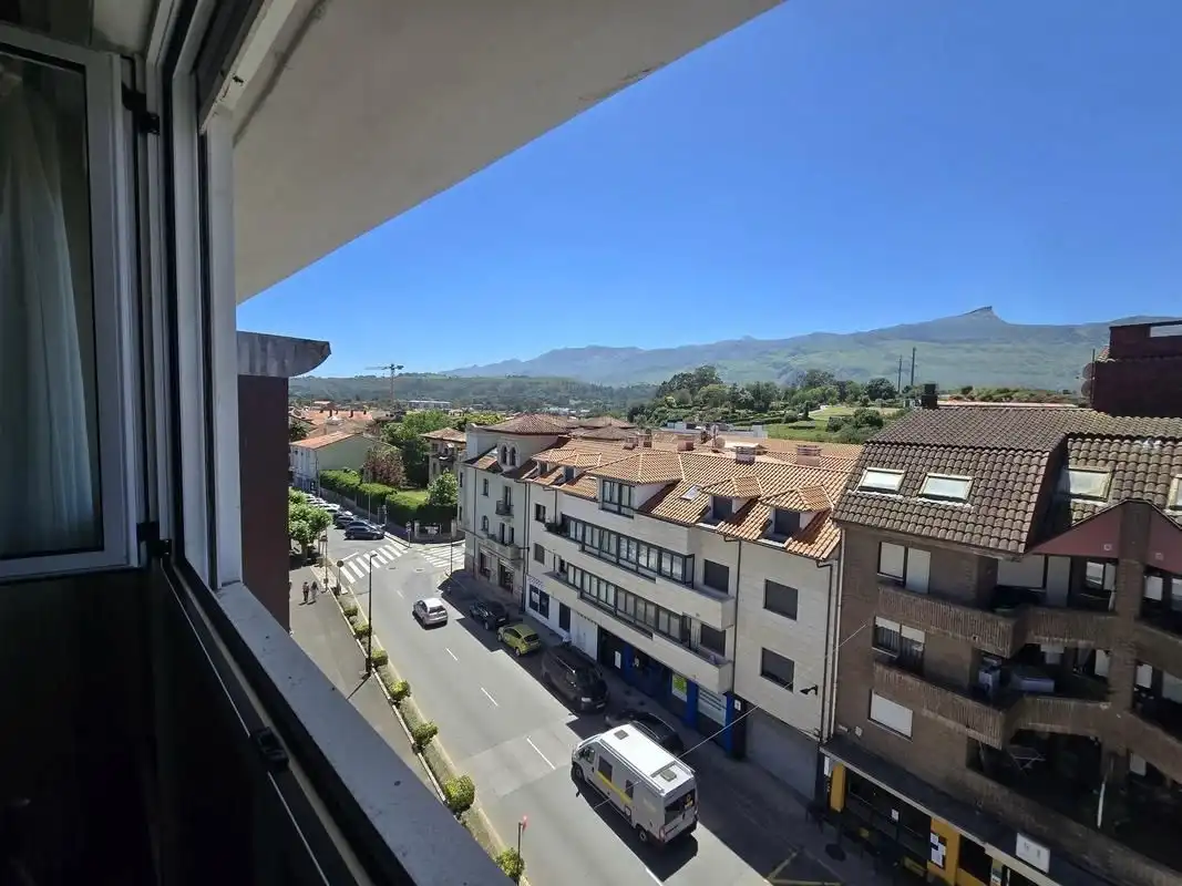 Vista exterior de Piso en venta en Llanes con Calefacción