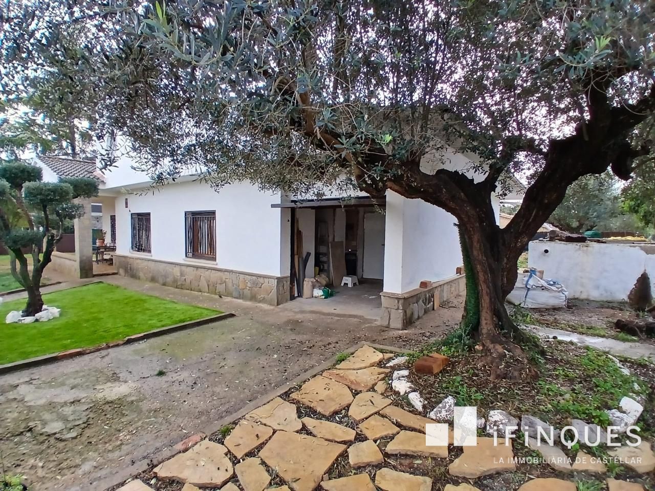 Exterior view of House or chalet for sale in Castellar del Vallès  with Air Conditioner, Heating and Private garden