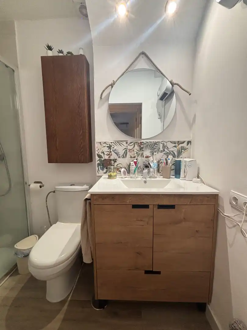 Baño de Piso de alquiler en Bormujos con Aire acondicionado, Jardín privado y Trastero