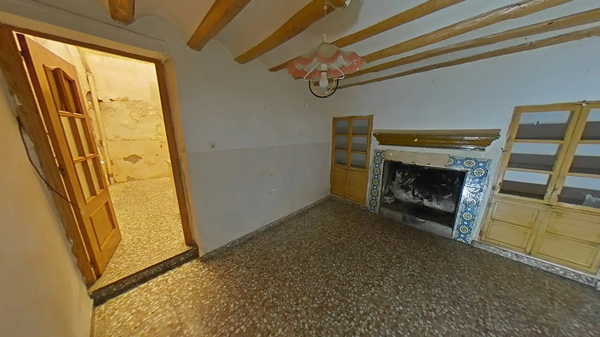 Einfamilien-Reihenhaus zum Verkauf in Mula mit Abstellraum