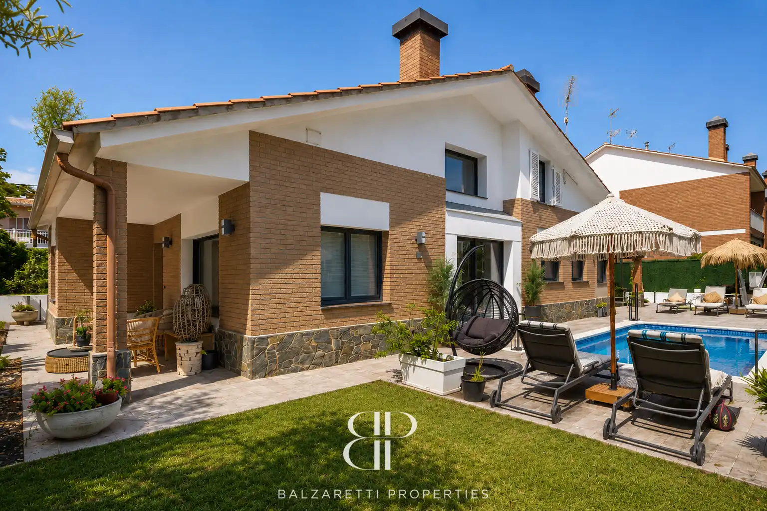 Außenansicht von Haus oder Chalet zum Verkauf in Canet de Mar mit Klimaanlage, Heizung und Privatgarten